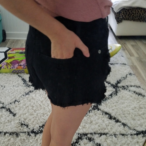 Forever 21 Jet black distressed shorts - Picture 2 of 4